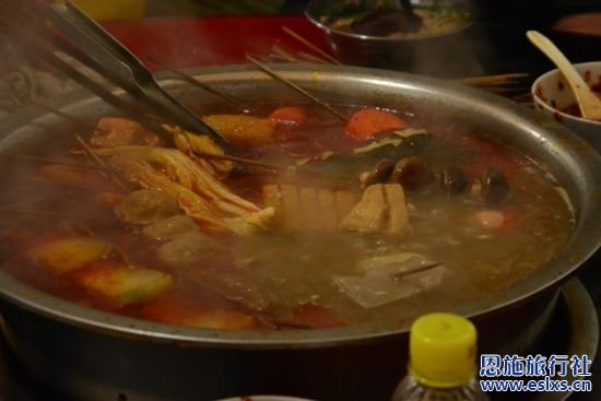 新浪旅游配图:二街麻辣烫 图片来源:@徐人土土 恩施旅行社配图:二街麻辣烫 图片来源网络
