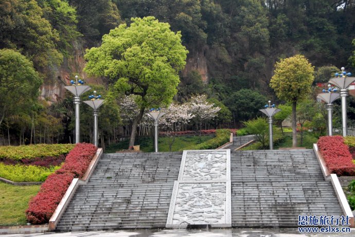湖北恩施旅游的最佳体验:奔跑在凤凰山上